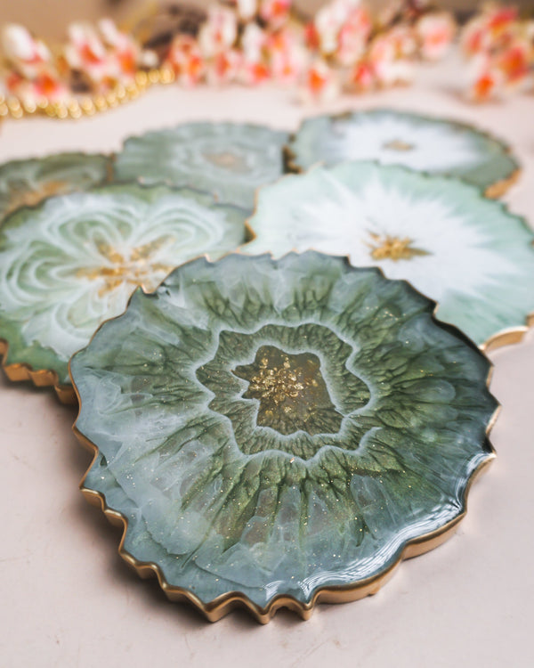How to Make Geode Resin Coasters: The Clear Quartz Technique
