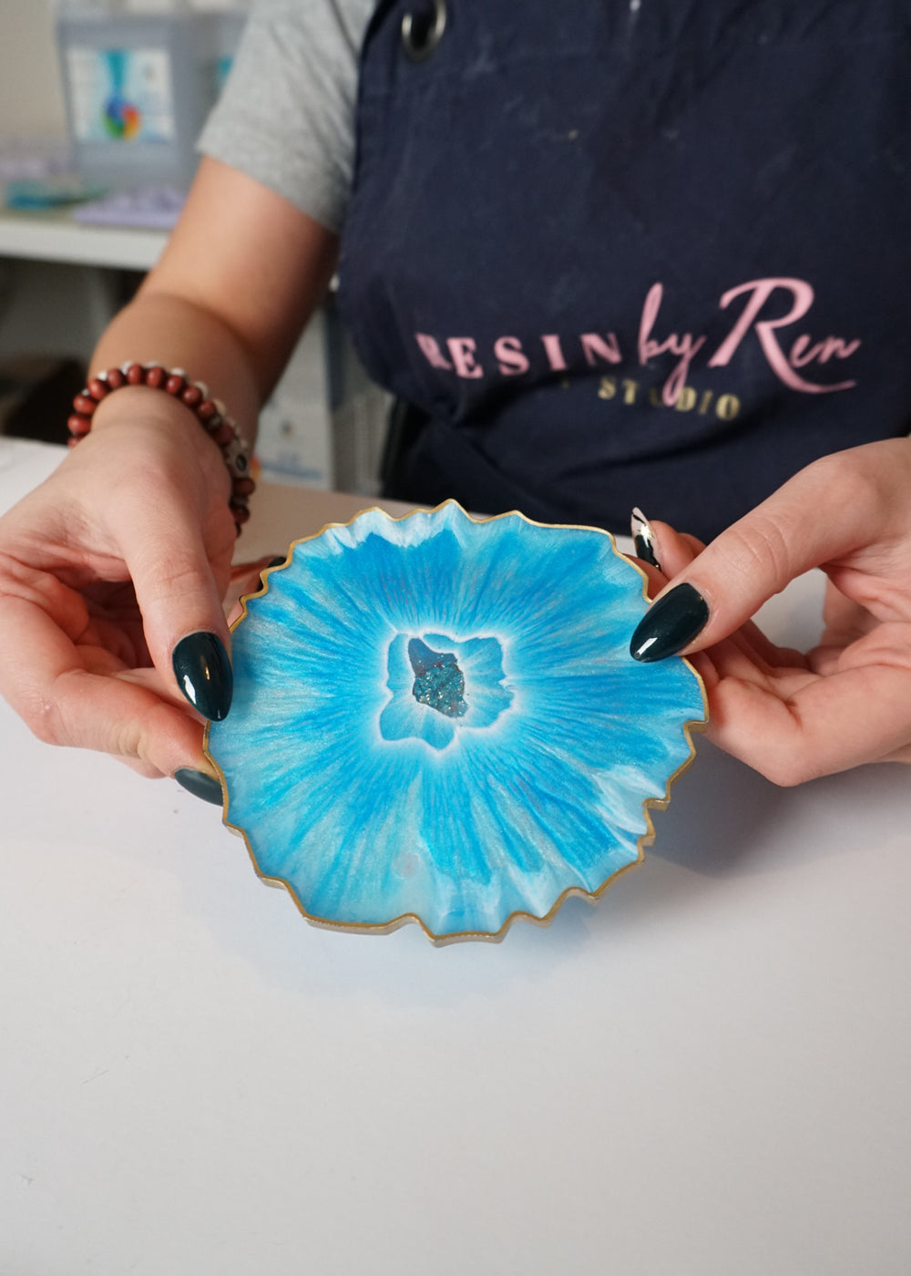 One-on-one epoxy art coaching, blue resin coaster